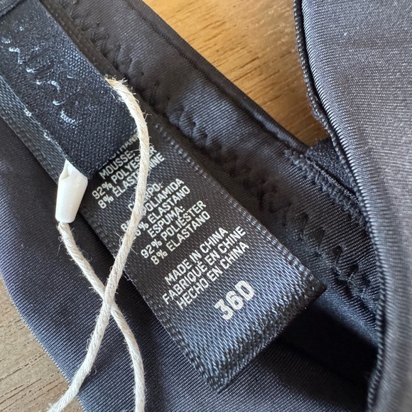 SKIMS Wireless Form Lightly Lined Bra - Onyx - Picture 6 of 6